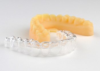ClearCorrect aligner tray and smile model
