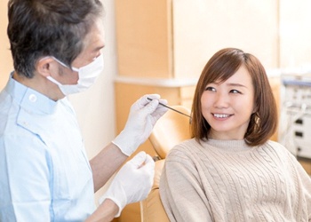 woman with a failed dental implant in Crown Point talking to her dentist about dental implant salvage